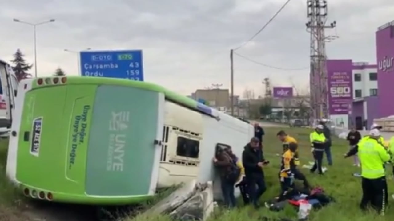 Foto - Öğrencileri taşıyan minibüs takla attı: Çok sayıda yaralı var!