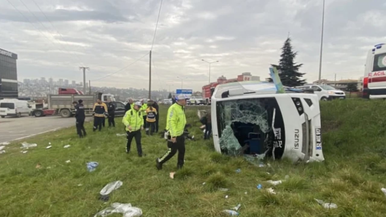 Foto - Öğrencileri taşıyan minibüs takla attı: Çok sayıda yaralı var!