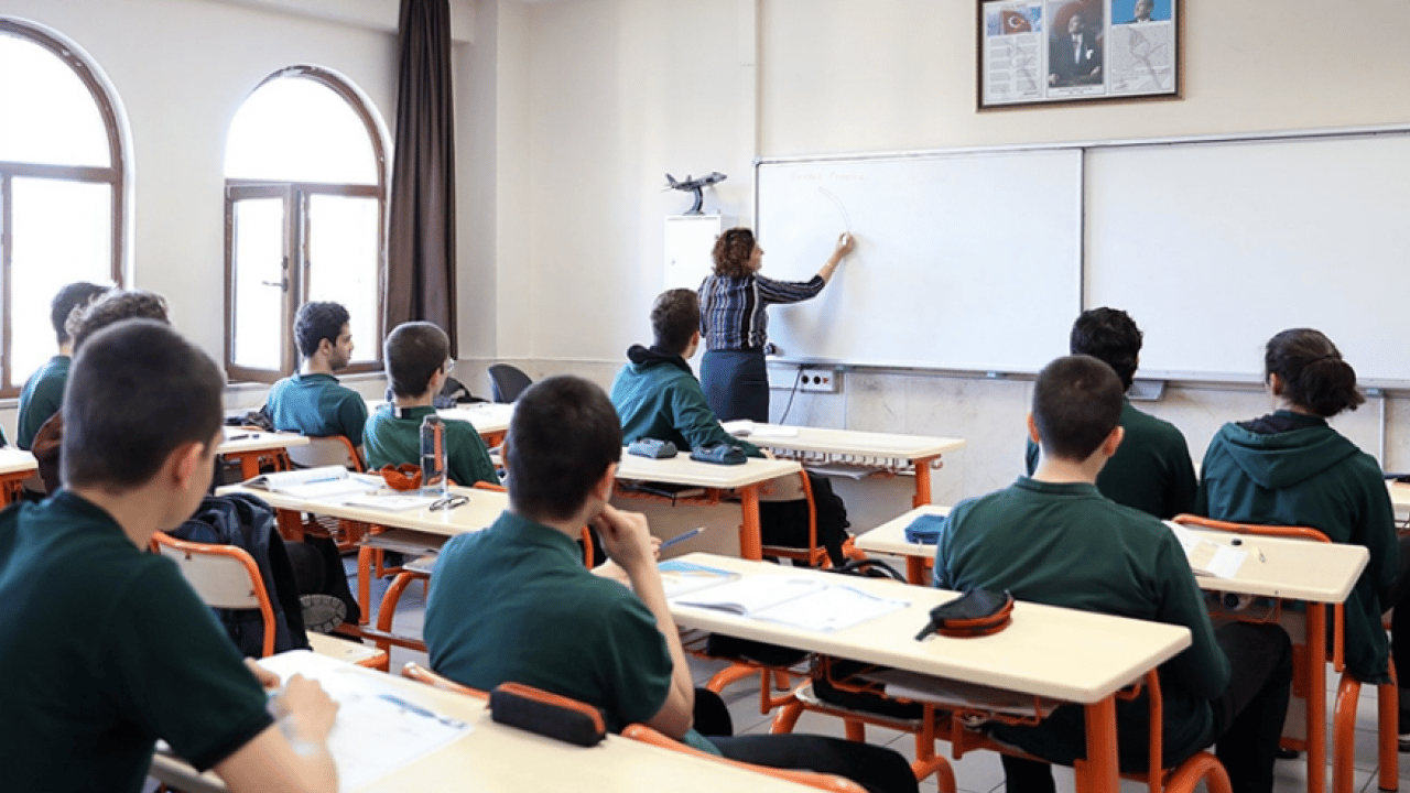 Öğretmen il içi ve iller arası tayin başvuruları ne zaman? MEB 2026 atama ve yer değiştirme takvimini duyurdu