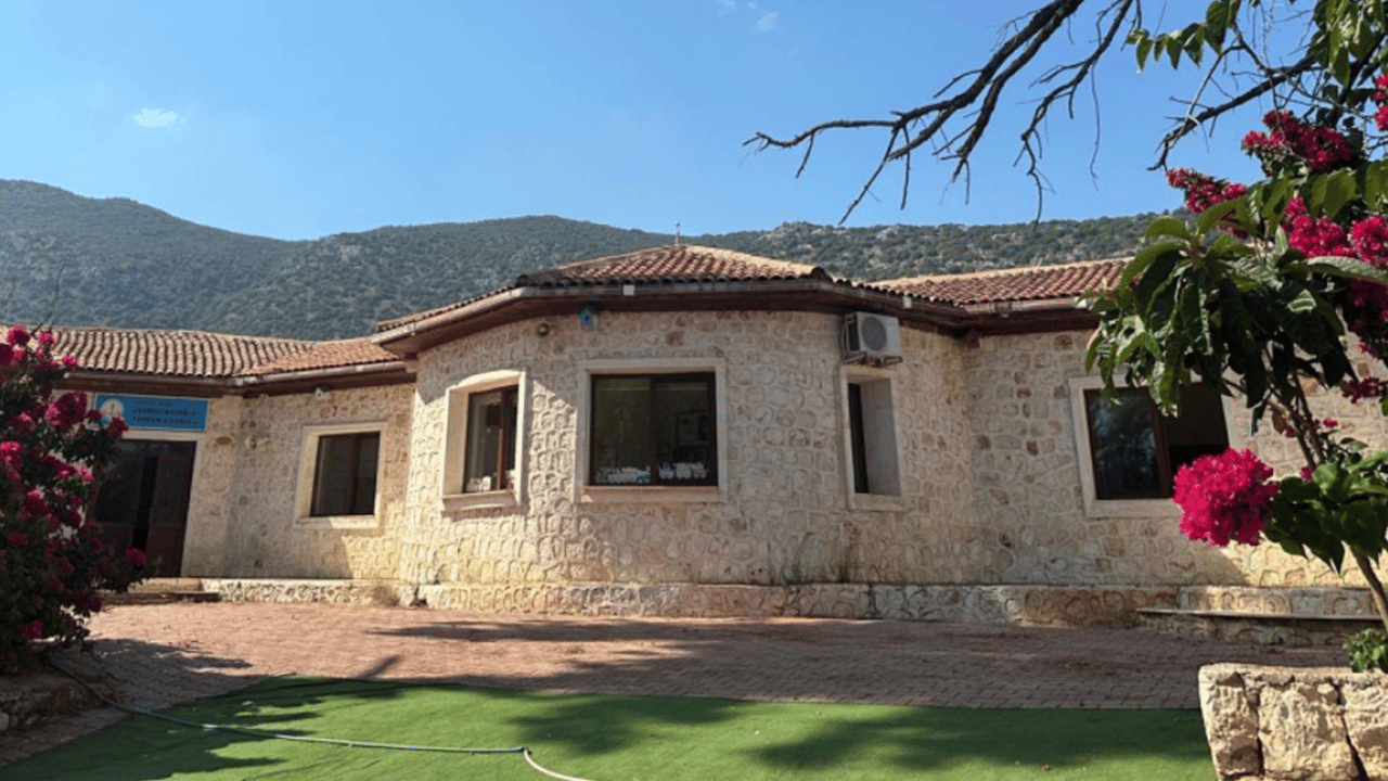 Foto - Öğretmenin kişisel egosu eğitimi felç etti! ‘Beğenmiyorsanız özele gidin’ küstahlığı: Kendi kızı için sınıfın geleceğini çaldı