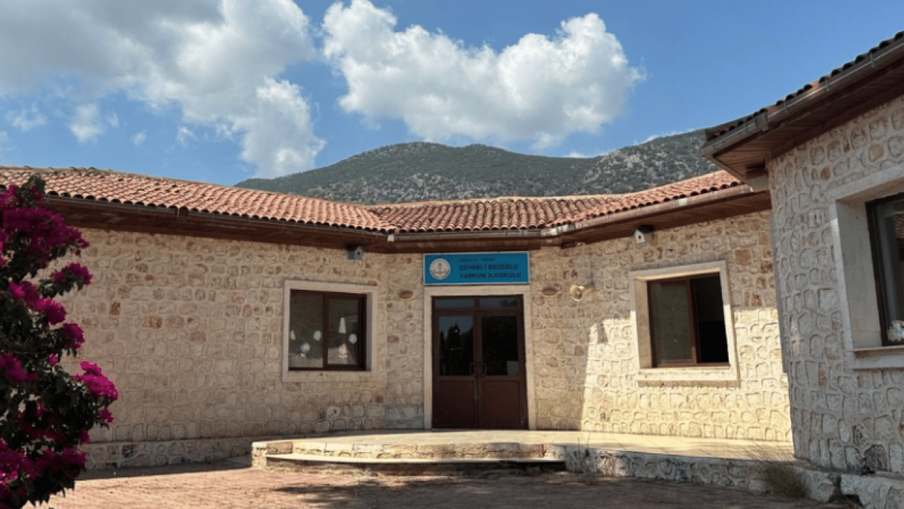 Foto - Öğretmenin kişisel egosu eğitimi felç etti! ‘Beğenmiyorsanız özele gidin’ küstahlığı: Kendi kızı için sınıfın geleceğini çaldı