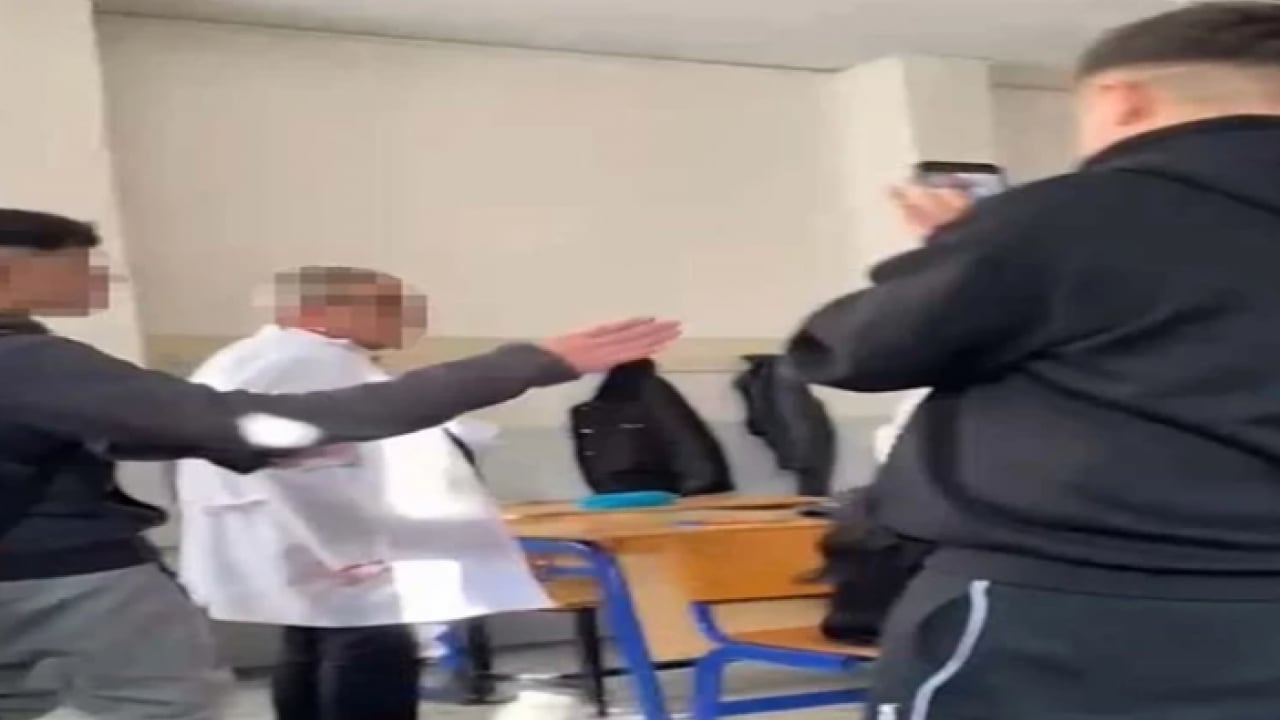 Foto - Öğretmenle alay etmişlerdi: O terbiyesizlere ibetlik ceza