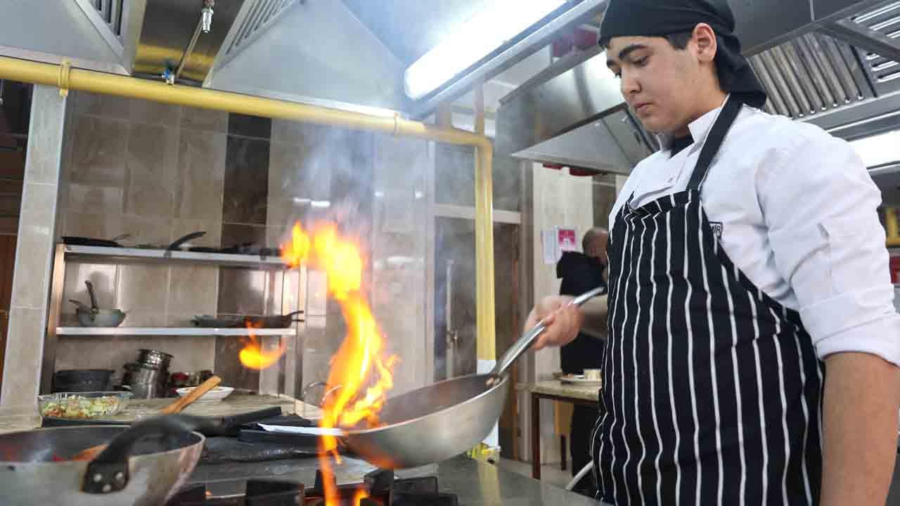 Okul değil fabrika: Lise yılda 19 milyon lira kazandı