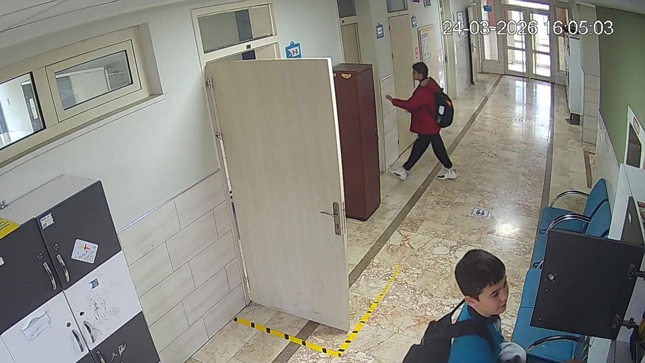Foto - Okul koridorunda para buldu, aklına ilk gelen hadisle öğretmenler odasının yolunu tuttu