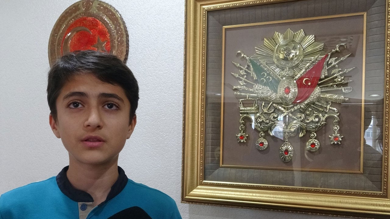 Okul koridorunda para buldu, aklına ilk gelen hadisle öğretmenler odasının yolunu tuttu