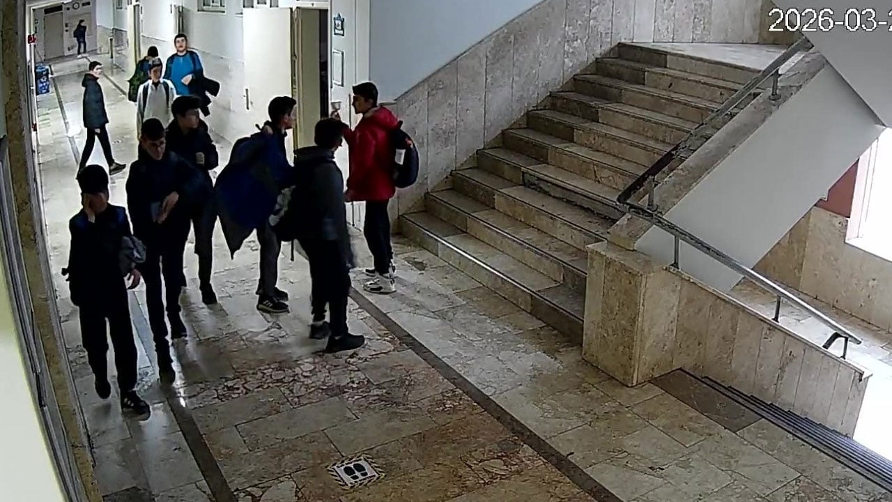 Foto - Okul koridorunda para buldu, aklına ilk gelen hadisle öğretmenler odasının yolunu tuttu