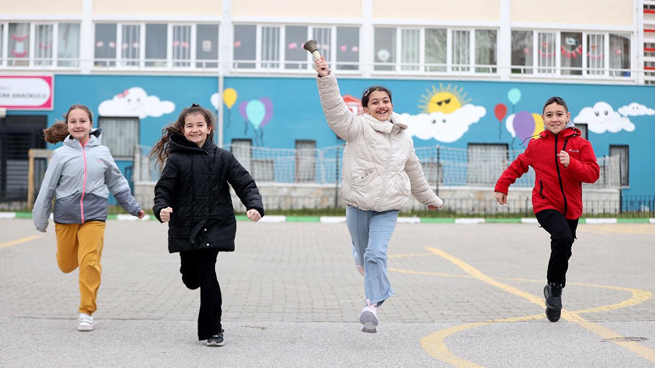 Okullarda ikinci ara tatil bitti! İlk ders zili çaldı