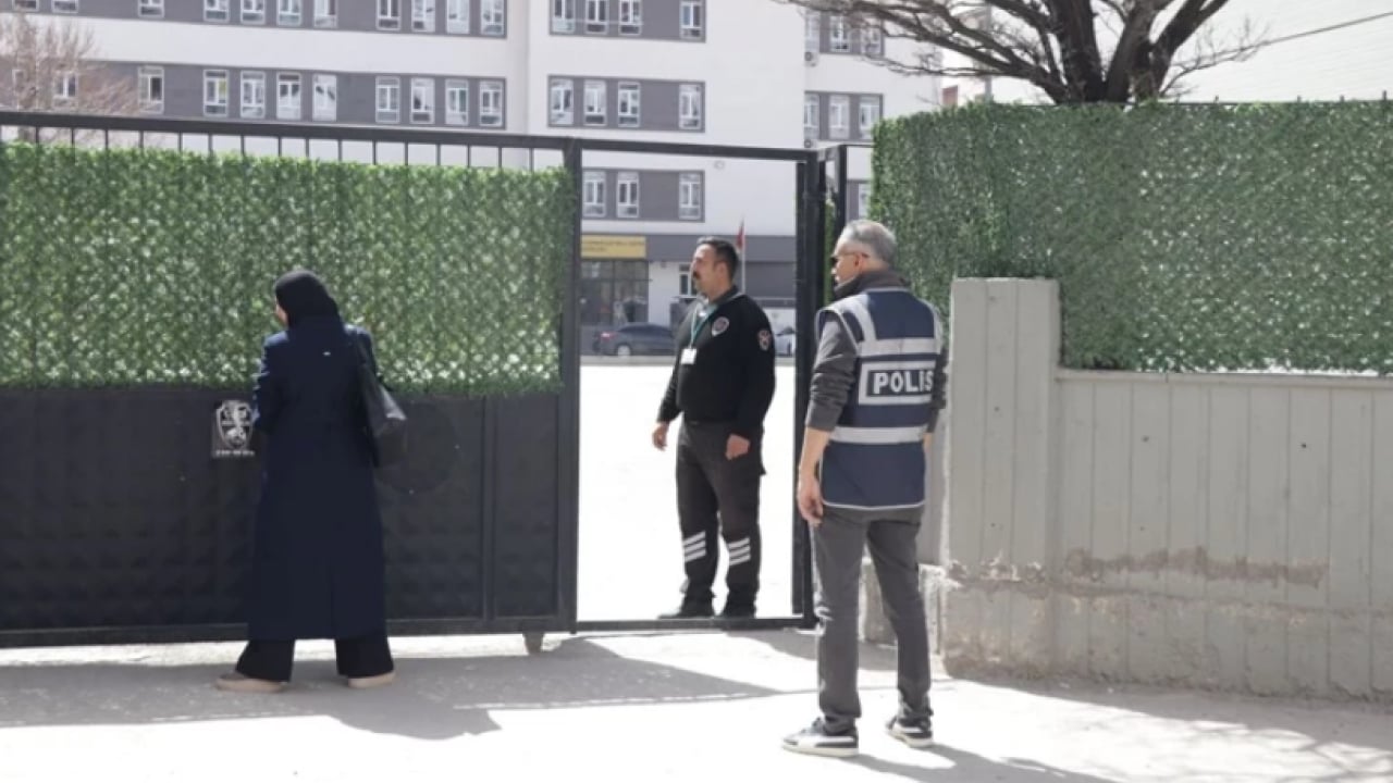 Foto - Okullara yeni tedbirler geliyor! Artık okula girişler...