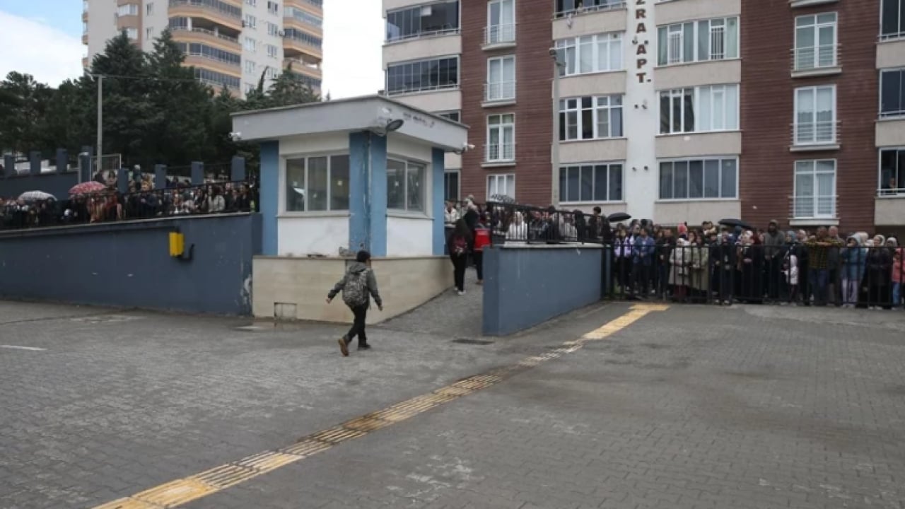 Foto - Okullara yeni tedbirler geliyor! Artık okula girişler...