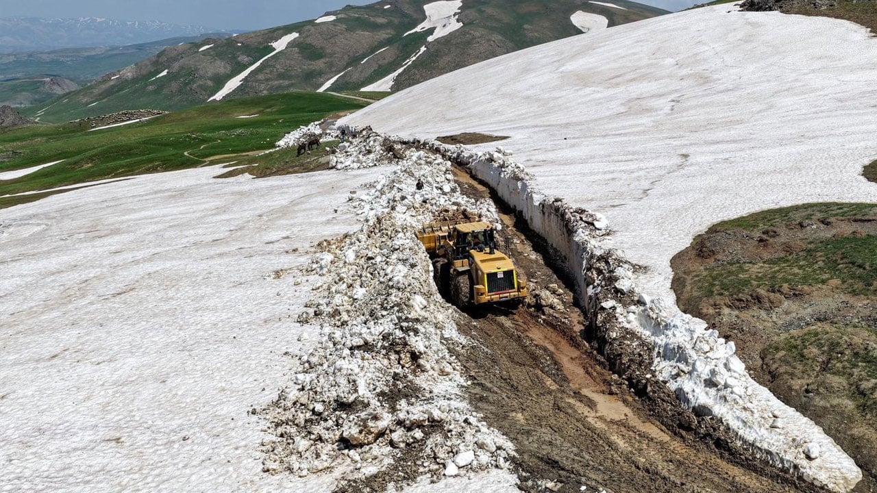 Foto - Okurken bile serinleyeceksiniz! Kanada ya da Sibirya değil, burası Haziran ortasındaki Van Norduz! 