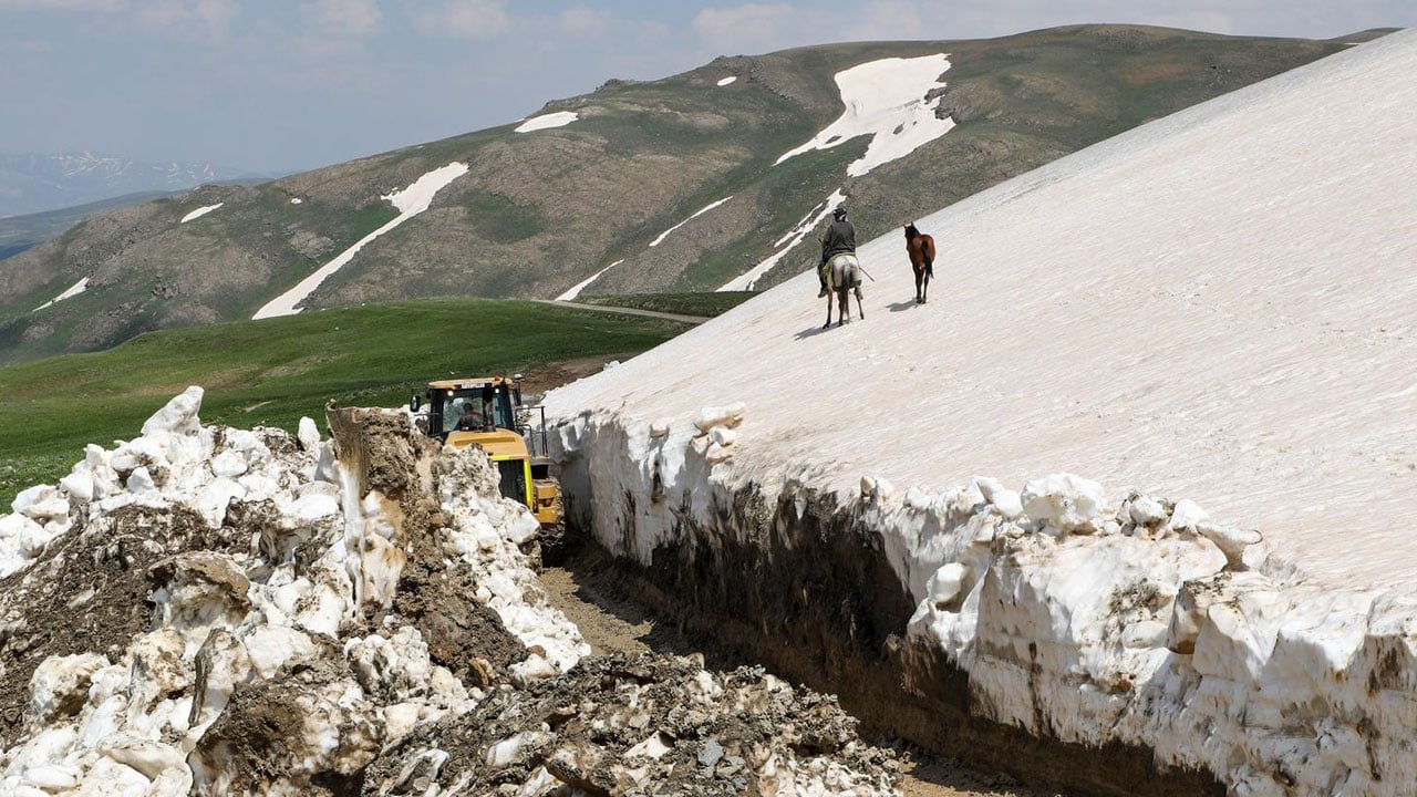 Foto - Okurken bile serinleyeceksiniz! Kanada ya da Sibirya değil, burası Haziran ortasındaki Van Norduz! 