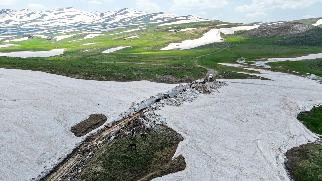 Okurken bile serinleyeceksiniz! Kanada ya da Sibirya değil, burası Haziran ortasındaki Van Norduz! 