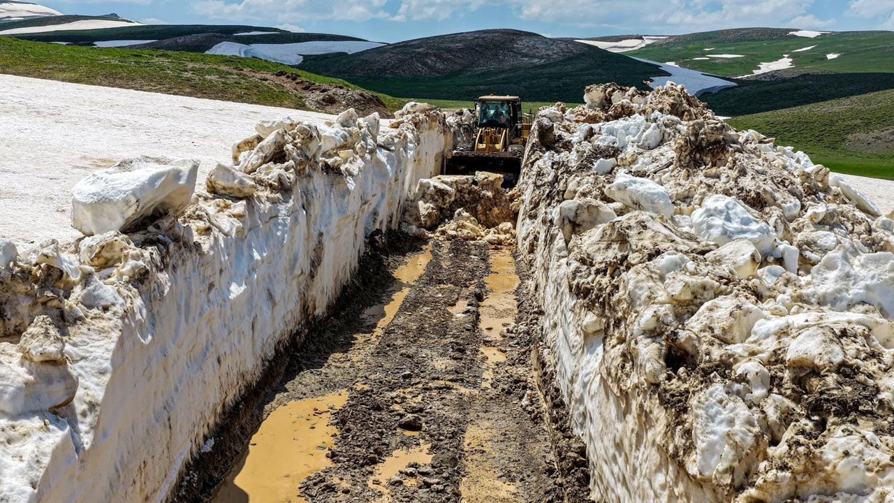Foto - Okurken bile serinleyeceksiniz! Kanada ya da Sibirya değil, burası Haziran ortasındaki Van Norduz! 