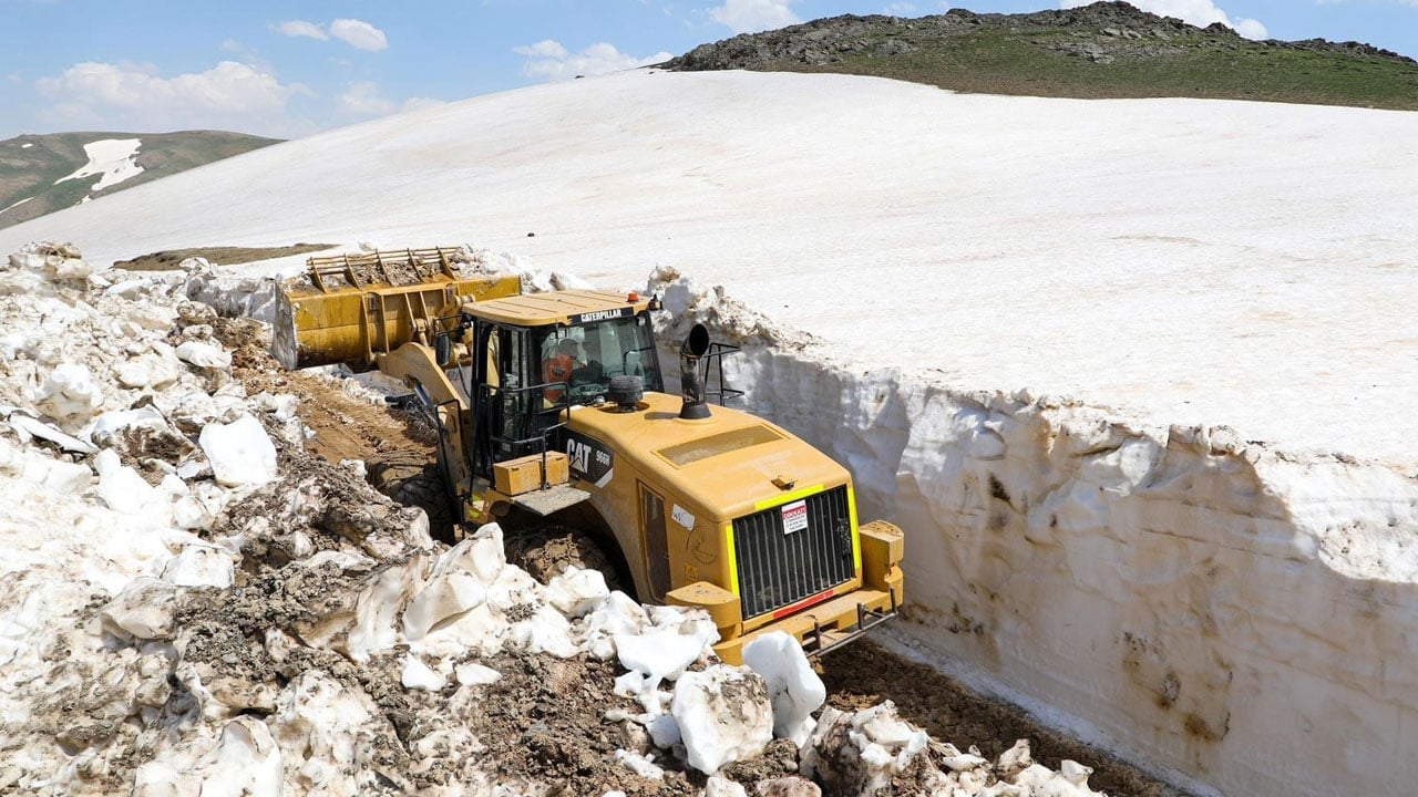 Foto - Okurken bile serinleyeceksiniz! Kanada ya da Sibirya değil, burası Haziran ortasındaki Van Norduz! 