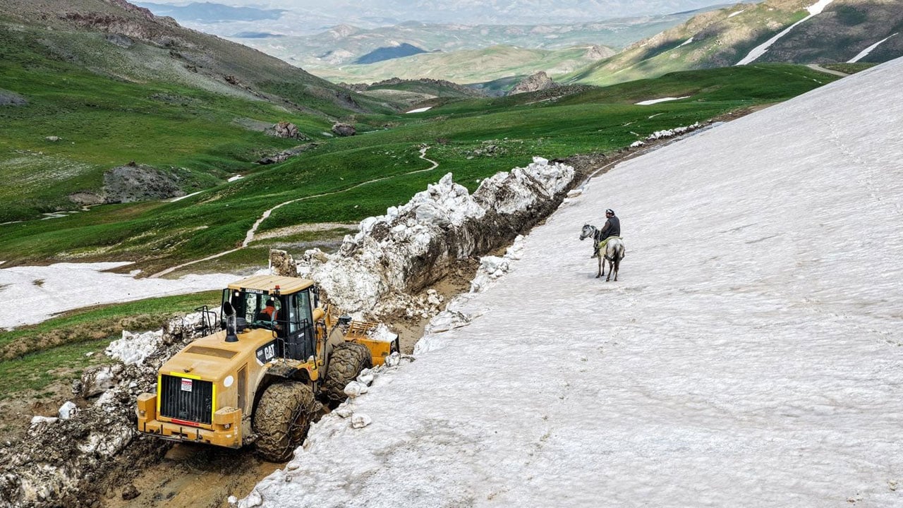 Foto - Okurken bile serinleyeceksiniz! Kanada ya da Sibirya değil, burası Haziran ortasındaki Van Norduz! 