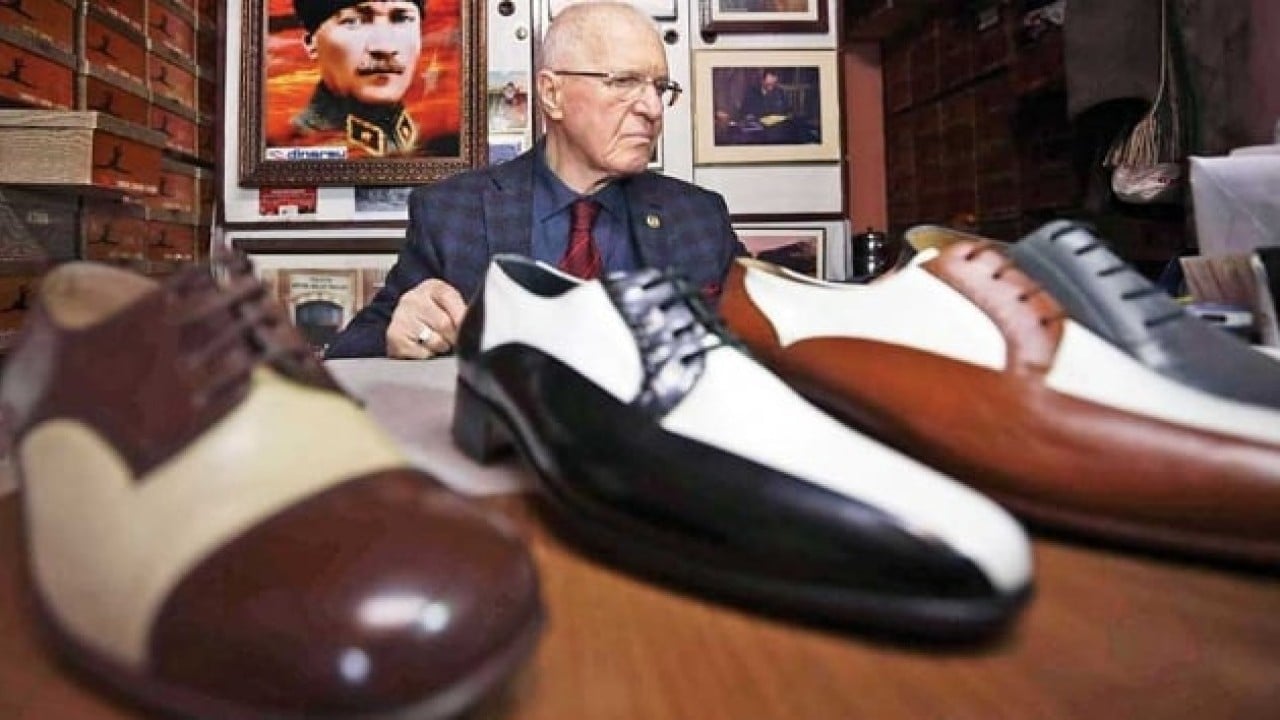 Foto - Olmayacak şey oldu! Türkiye'nin ünlü ayakkabıcı kepenk indirdi, bir dönem resmen kapandı