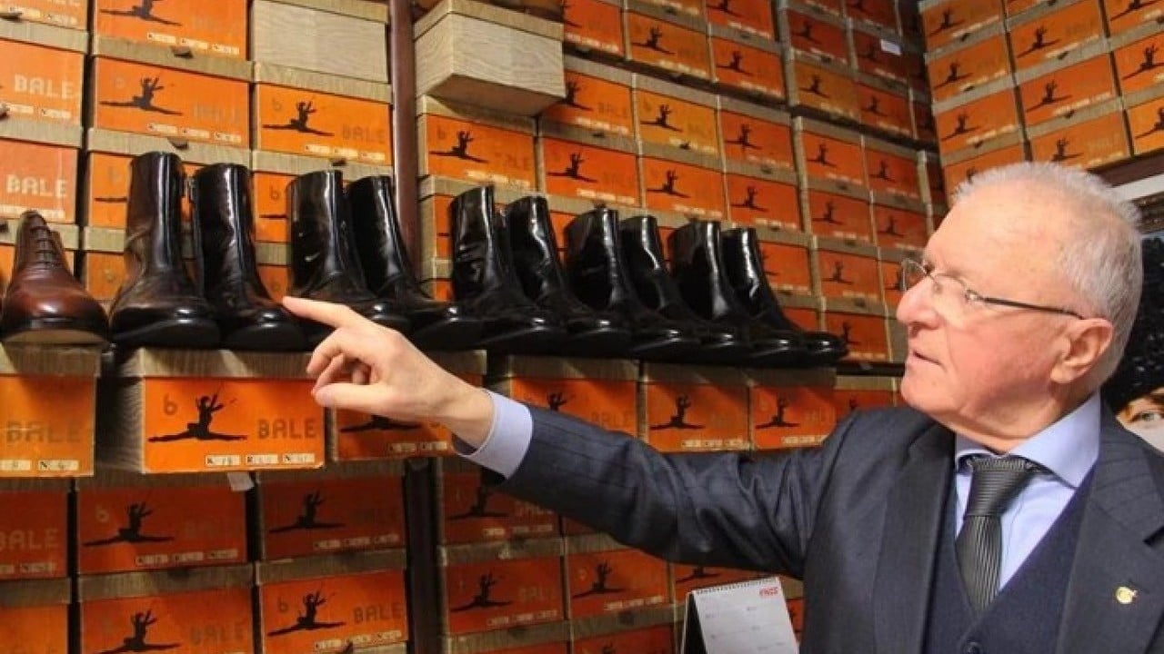 Foto - Olmayacak şey oldu! Türkiye'nin ünlü ayakkabıcı kepenk indirdi, bir dönem resmen kapandı