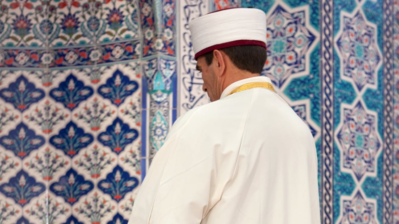 Foto - Olmaz olsun böyle imam! Yaptığı rezillik, "Sana yazıklar olsun" dedirtti