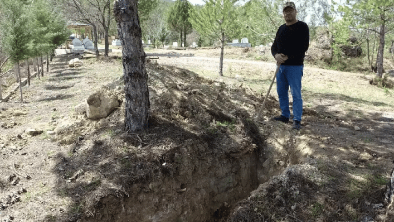 Foto - Ölmeden kendi mezarını kazdı! Söylediği sözler şok etti!