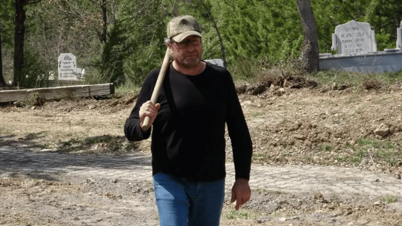 Foto - Ölmeden kendi mezarını kazdı! Söylediği sözler şok etti!