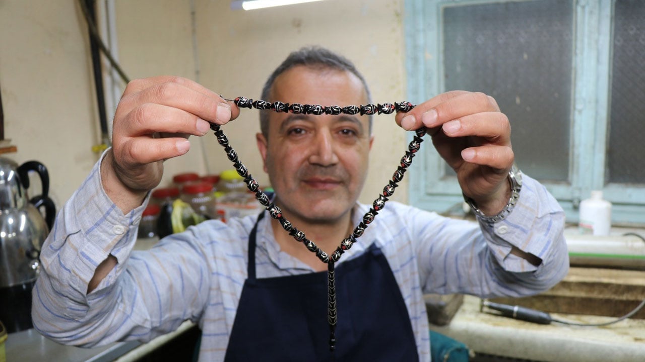 Oltu taşına usta dokunuşu! Bu tespih Türkiye’de ilk kez üretildi
