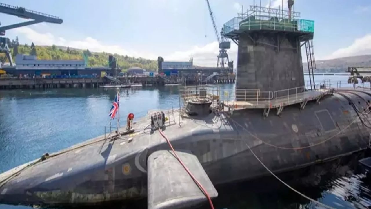 Foto - Ölümcül silahların tam dibinde yakalandılar! Denizaltı üssüne girmeye çalışan casuslar enselendi