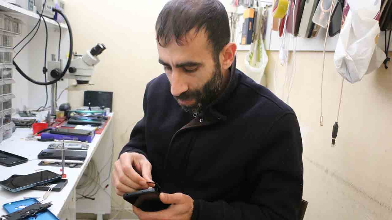 Foto - Ömrünü yarı yarıya kısaltıyor: Akıllı telefon şarjında bu hataya dikkat!