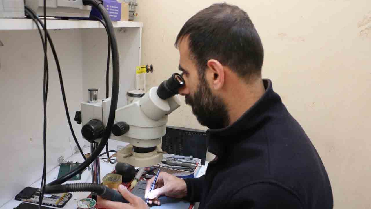 Foto - Ömrünü yarı yarıya kısaltıyor: Akıllı telefon şarjında bu hataya dikkat!