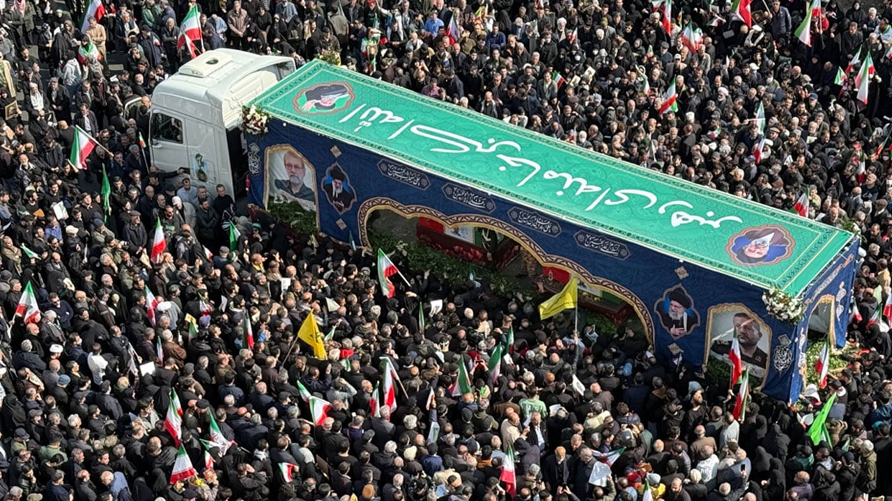 Foto - On binlerce İranlı cenaze törenine akın etti: İran Laricani’yi uğurladı