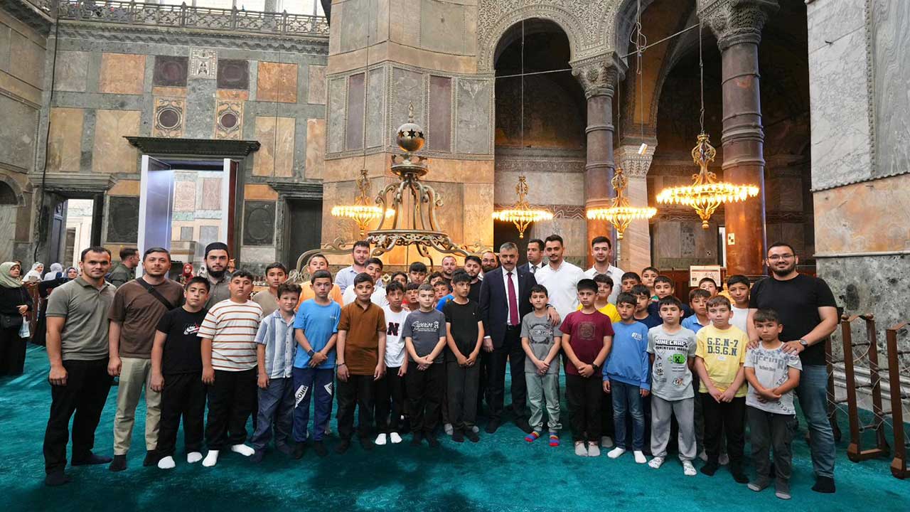 Foto - Önce İsrail’i hoplattı şimdi ise Bizans torunlarını... Bakan Çiftçi'den anlamı derin ziyaret