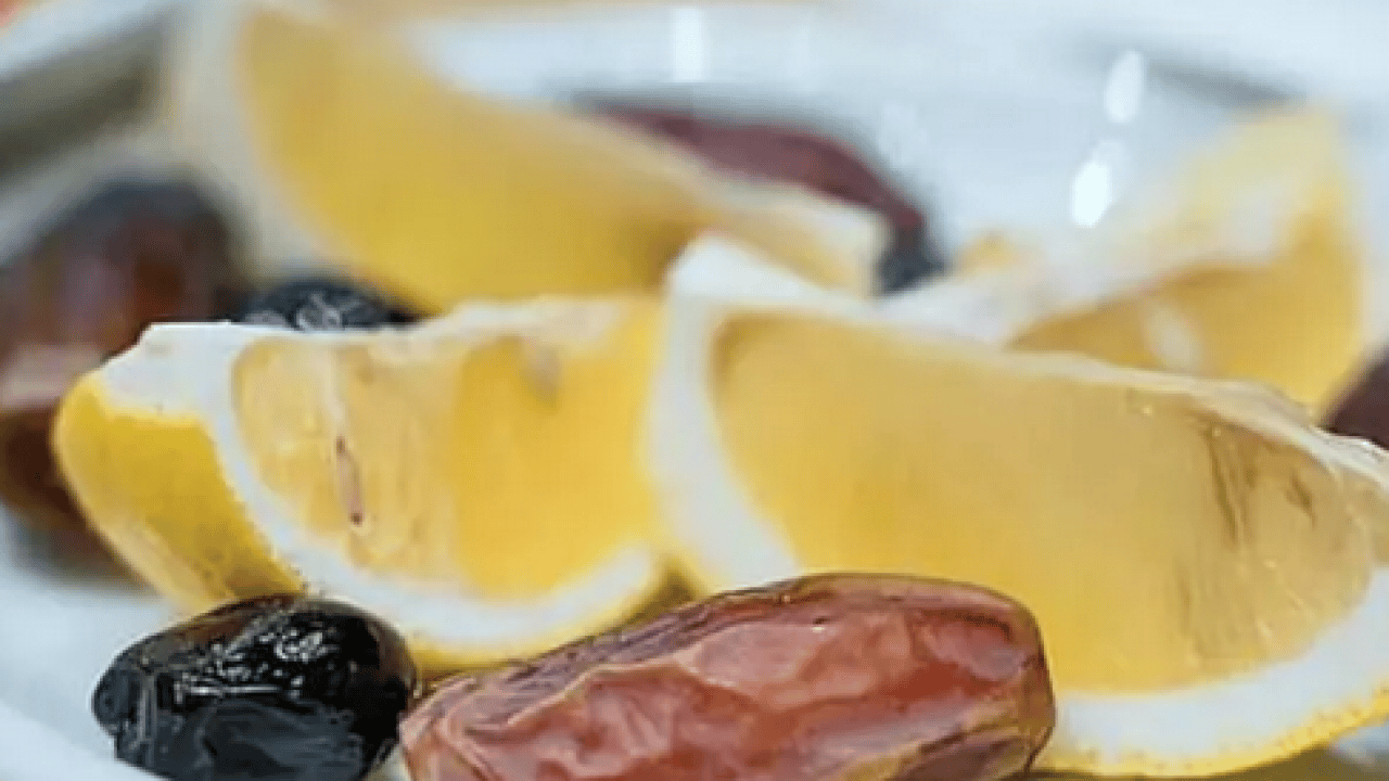 Önce limonu alın ve... Hurmanın üstüne limon damlatıp yemenin faydaları neler?