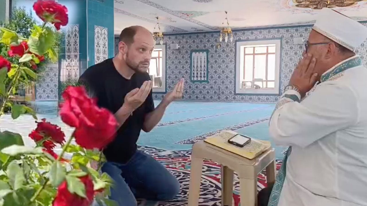 Önce Türk bayraklı nişan sonra Müslüman… Alman damat Kocaeli'de muradına Nevşehir'de hidayete erdi