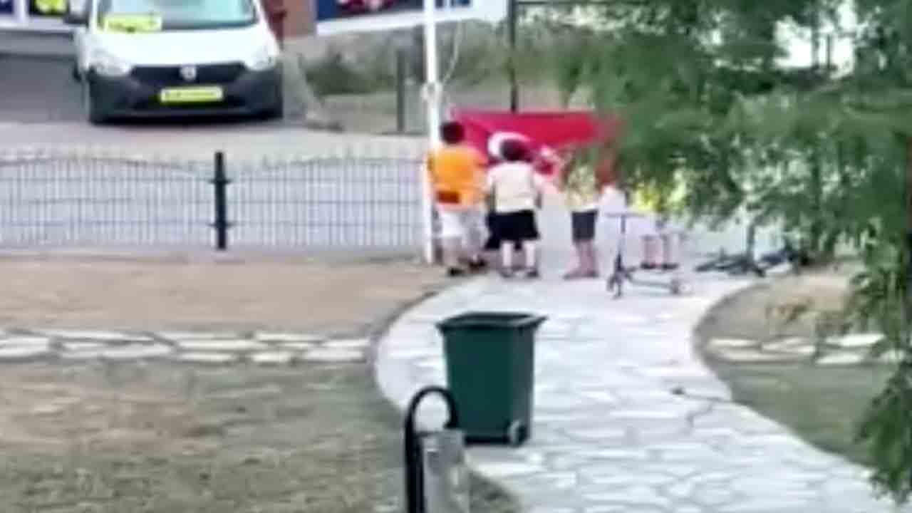 Foto - Onların yaptığını bile yapamayanlar var: Miniklerin Türk bayrağı ile imtihanı