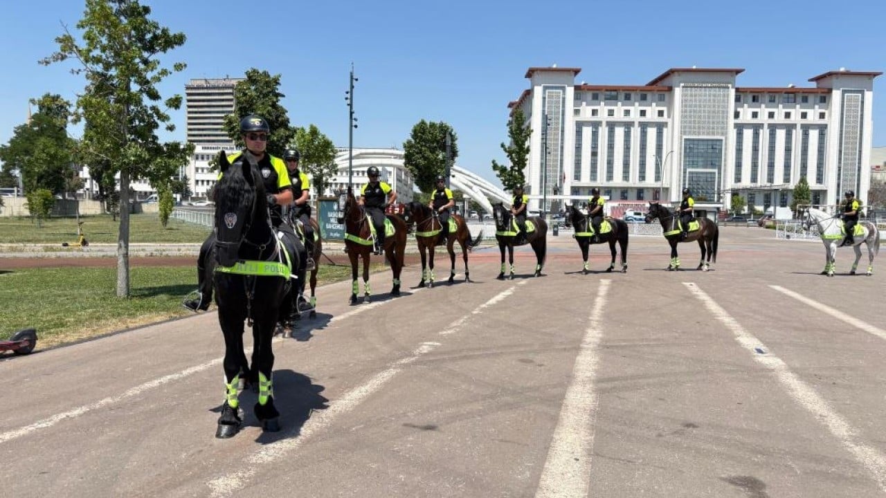Önlemler üst seviye çıkarıldı Zirve öncesi atlı polisler devriye attı