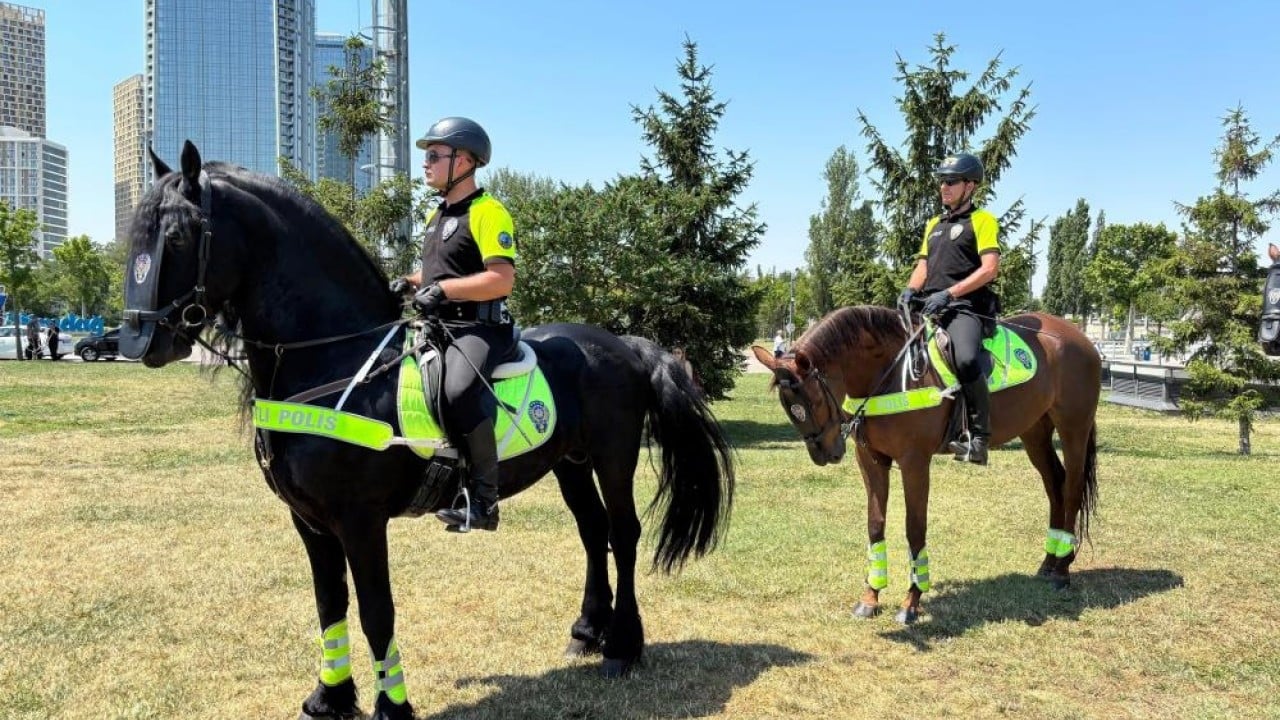 Foto - Önlemler üst seviye çıkarıldı Zirve öncesi atlı polisler devriye attı