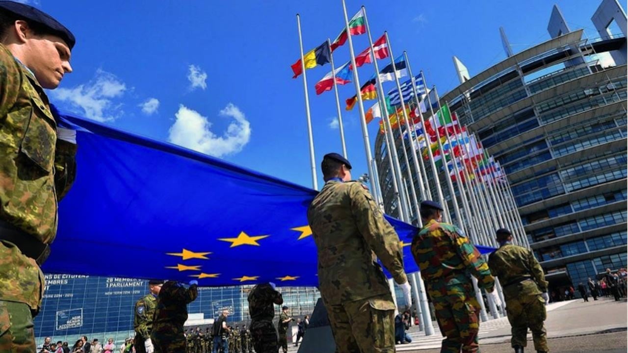 Foto - Önlerinde büyük sorunlar var! Avrupa savunmada göbekten bağlanmış