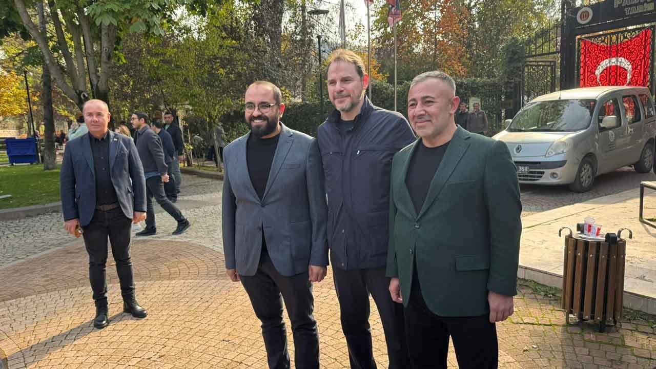 Foto - Onu gören telefonlarına sarıldı! AK Parti'den Berat Albayrak açıklaması