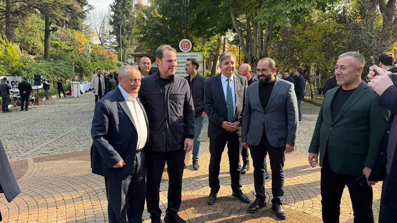 Foto - Onu gören telefonlarına sarıldı! AK Parti'den Berat Albayrak açıklaması