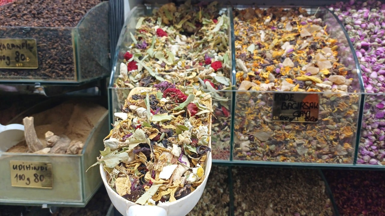 Foto - Onun ismi artık tüm aktarlarda geçti! Grip ve geçmeyen öksürüğe akgünlük sakızı tavsiyesi