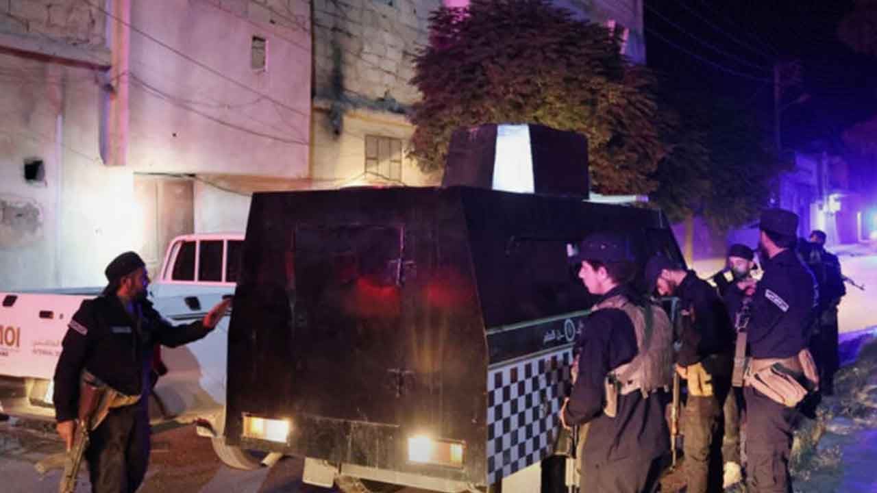 Foto - Operasyon başlar başlamaz Ahmed El Şara kameralar karşısına geçerek duyurdu: Kapıyı açıyoruz