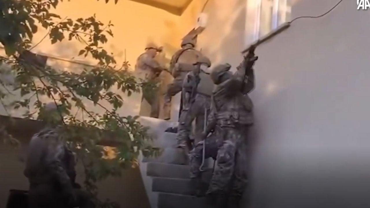 Foto - Operasyonlardan nefes kesen görüntüler: Zehir tacirlerine büyük darbe! 381'i tutuklandı