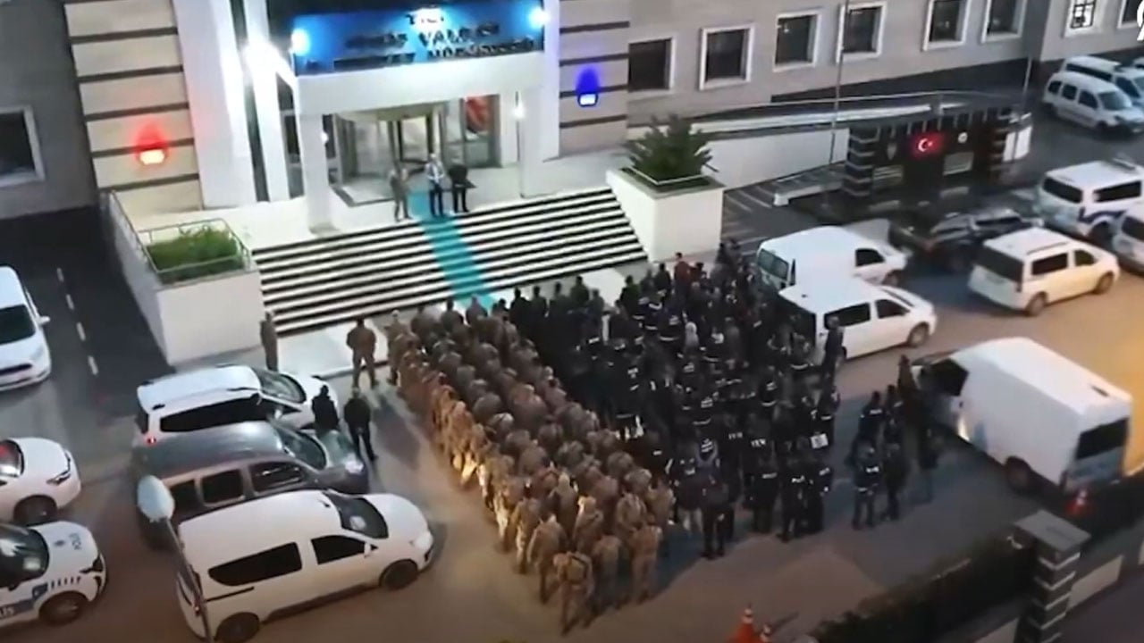 Foto - Operasyonlardan nefes kesen görüntüler: Zehir tacirlerine büyük darbe! 381'i tutuklandı