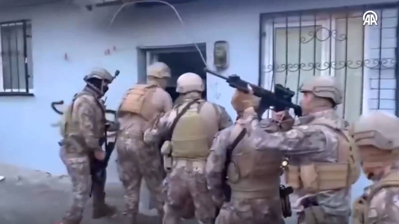Foto - Operasyonlardan nefes kesen görüntüler: Zehir tacirlerine büyük darbe! 381'i tutuklandı