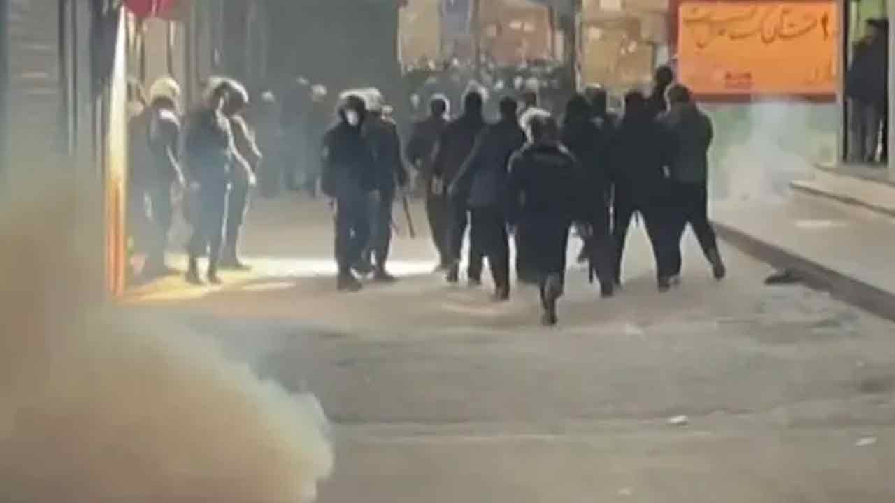 Foto - Ordu da topa girdi! İran Silahlı Kuvvetleri'nden gösterilere dair ilk açıklama