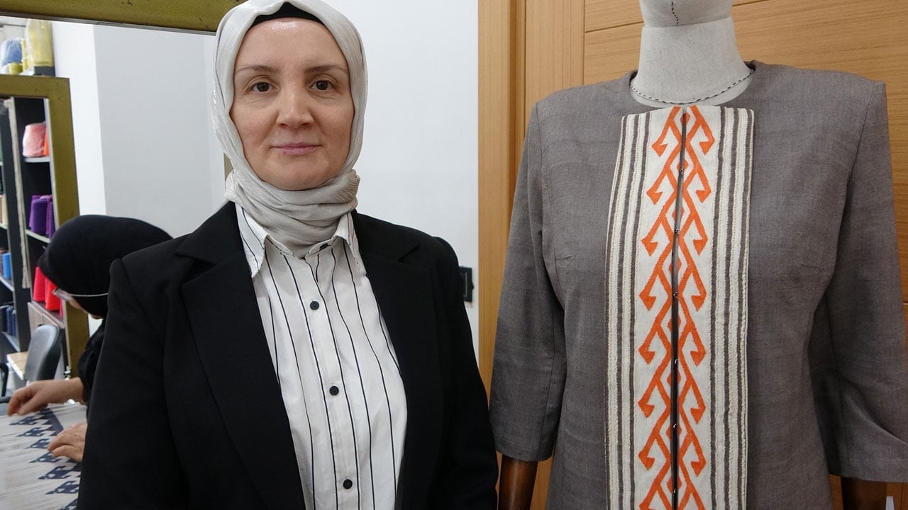 Foto - Organik kumaşa "Eli belinde" dokunuşu! Unutulan Osmanlı deseni geri döndü