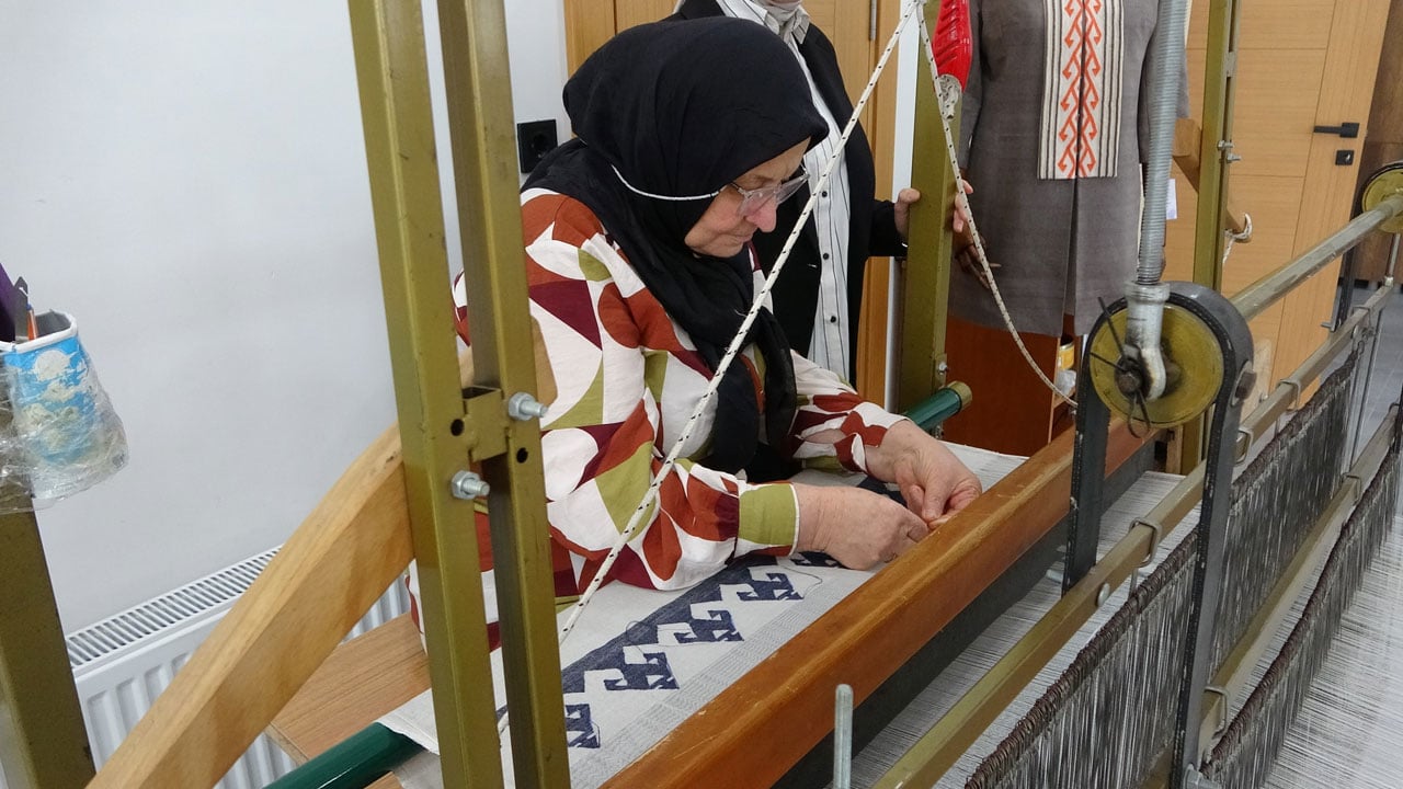 Foto - Organik kumaşa "Eli belinde" dokunuşu! Unutulan Osmanlı deseni geri döndü