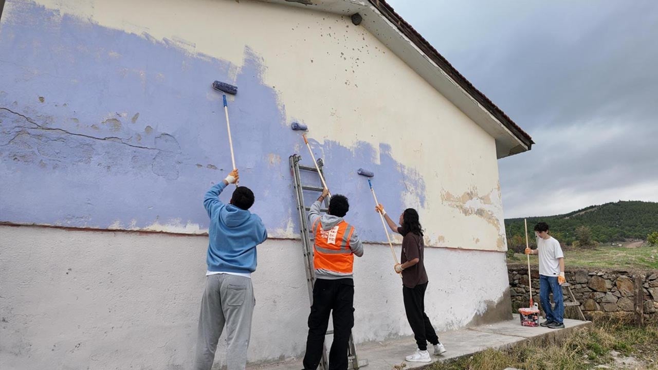 Foto - Örnek davranış: Köy okuluna üniversite öğrencilerinden dokunuş