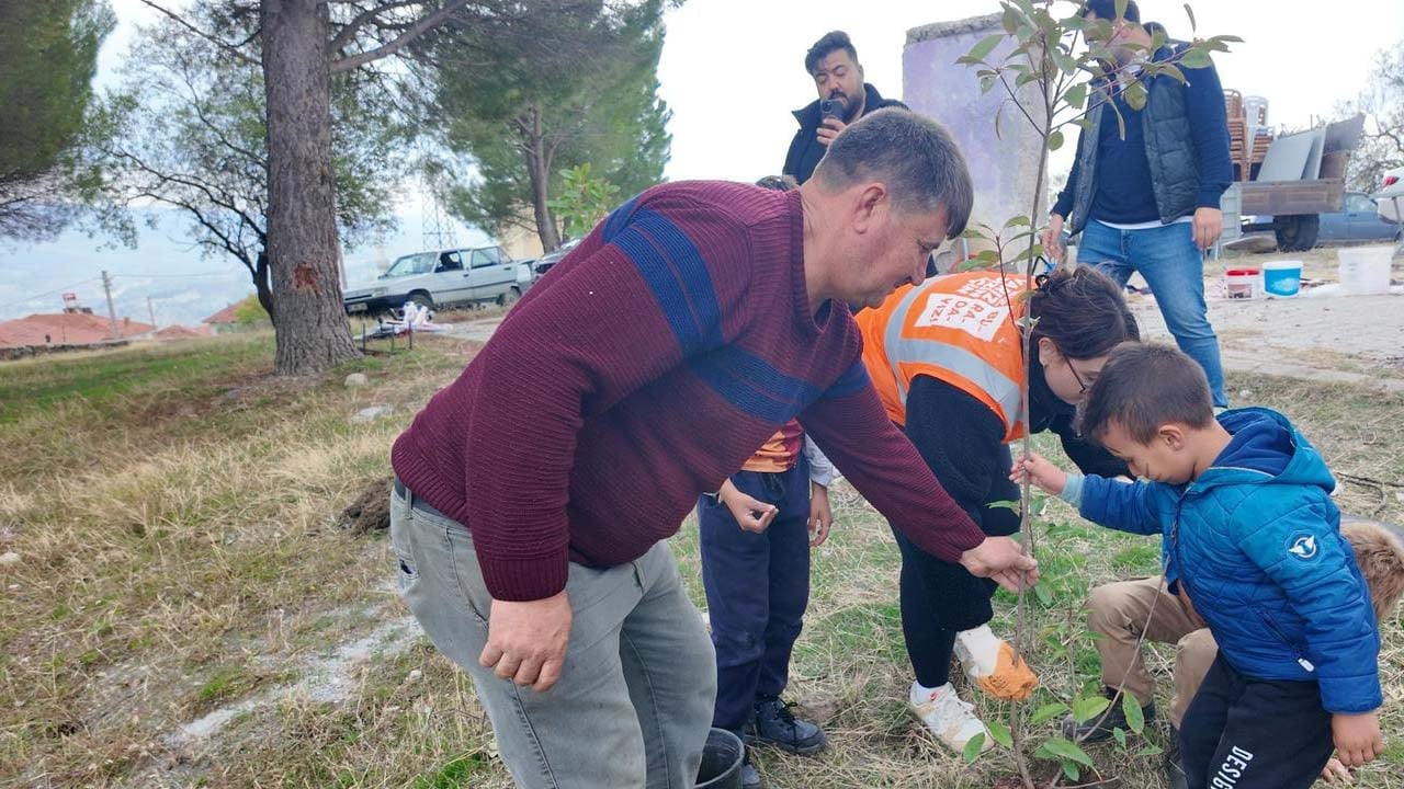 Foto - Örnek davranış: Köy okuluna üniversite öğrencilerinden dokunuş