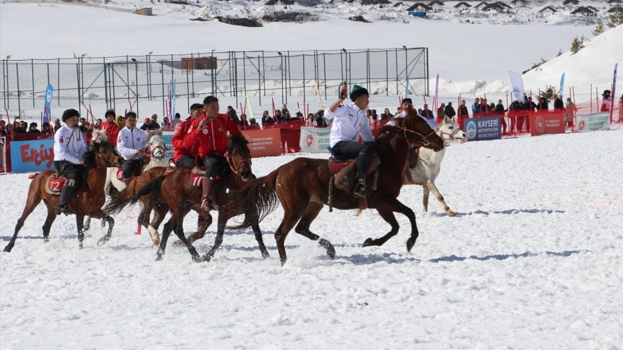 Foto - Orta Asya’da başladı Türkiye'de yaygınlaşıyor! Ata sporu ‘kökbörü’ye ilgi artıyor