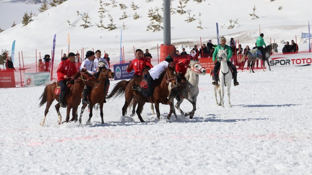 Foto - Orta Asya’da başladı Türkiye'de yaygınlaşıyor! Ata sporu ‘kökbörü’ye ilgi artıyor